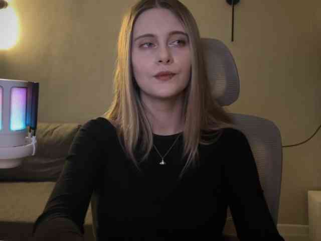 HeyRina webcam