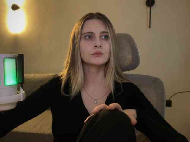 HeyRina webcam