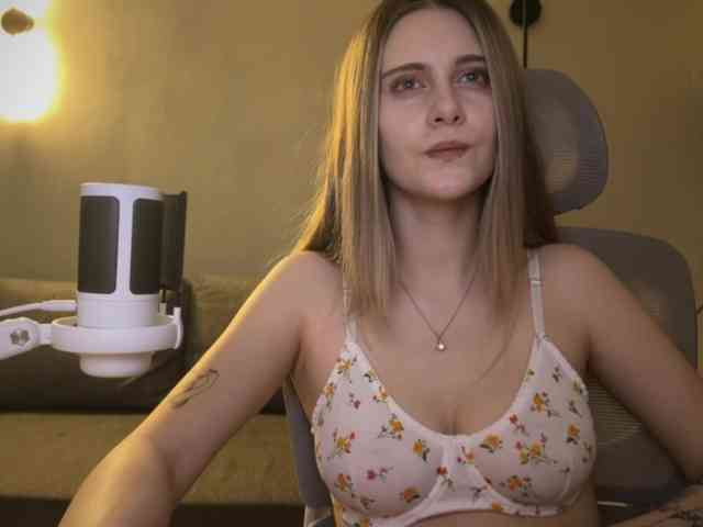 HeyRina webcam