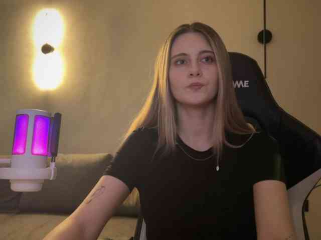 HeyRina webcam