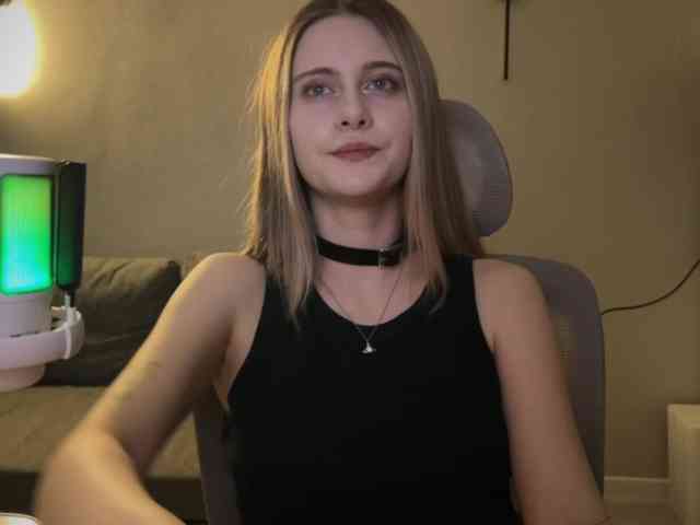 HeyRina webcam