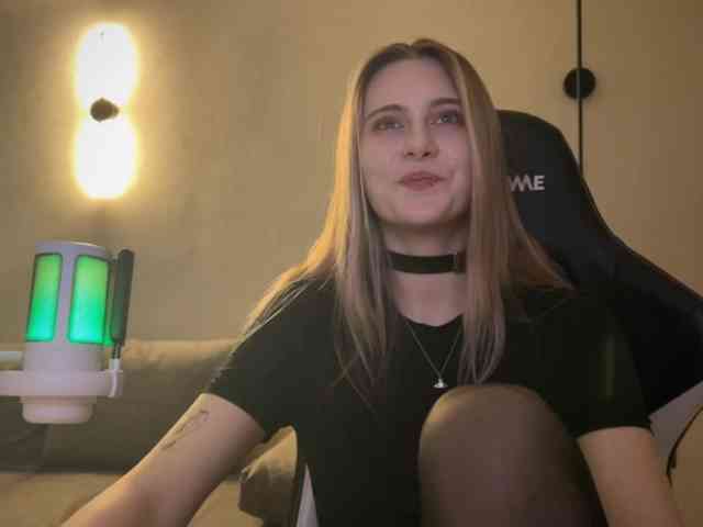 HeyRina webcam