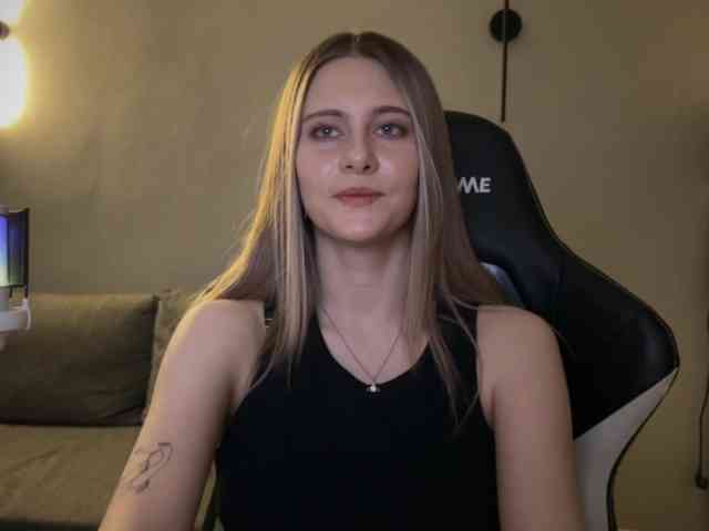 HeyRina webcam