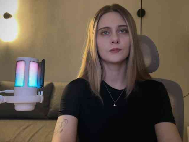 HeyRina webcam