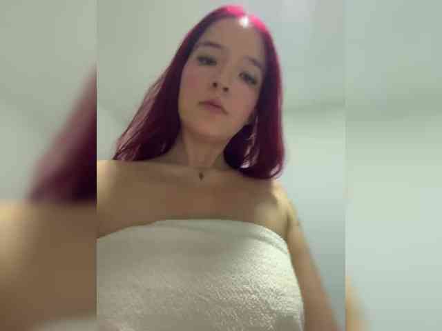 DaniiRed webcam