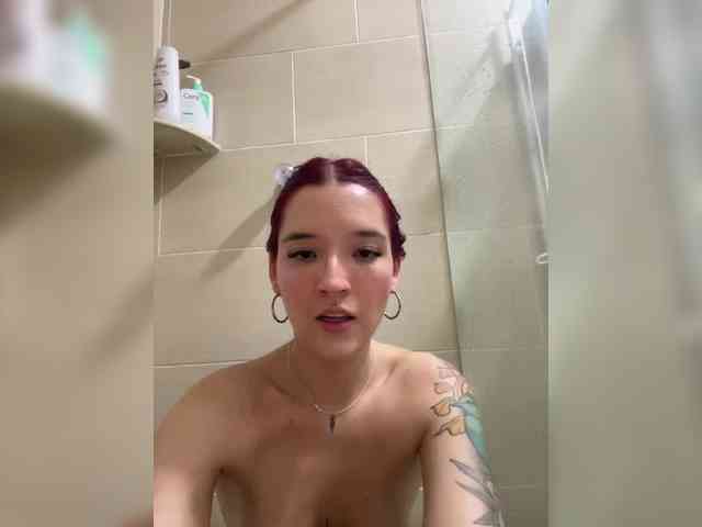 DaniiRed webcam