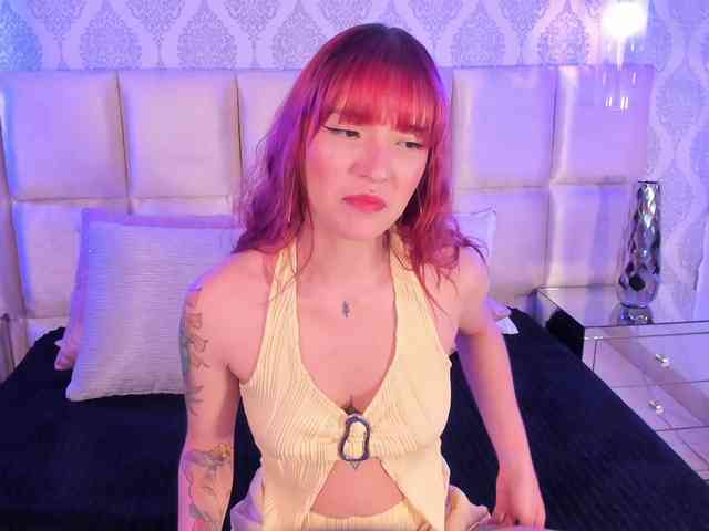 DaniiRed webcam