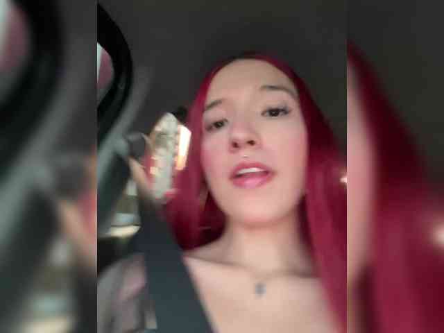 DaniiRed webcam