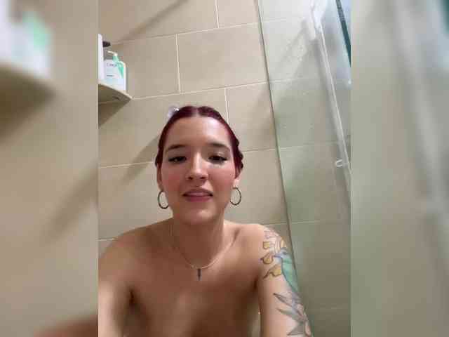 DaniiRed webcam