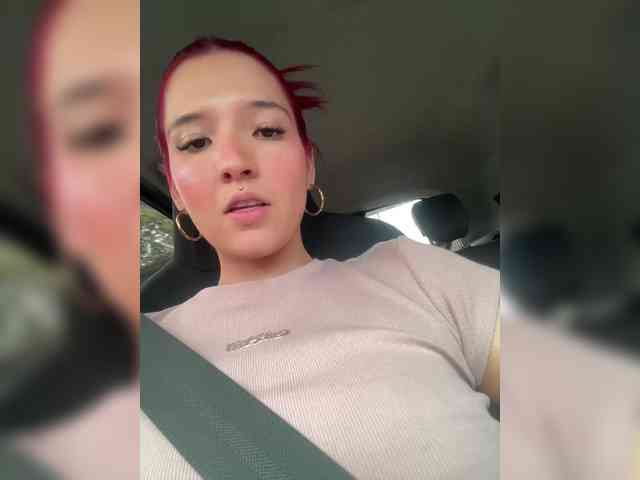 DaniiRed webcam
