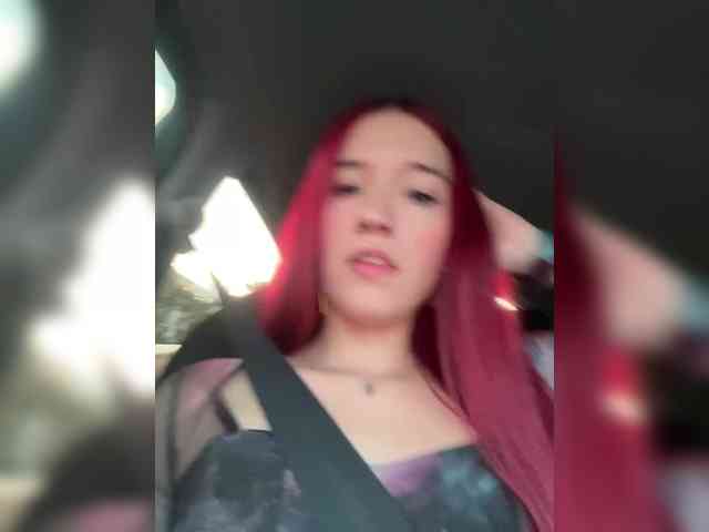 DaniiRed webcam
