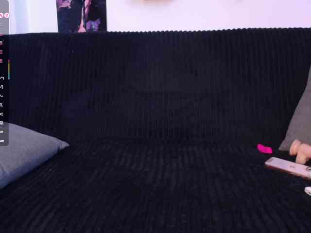 DaniiRed webcam