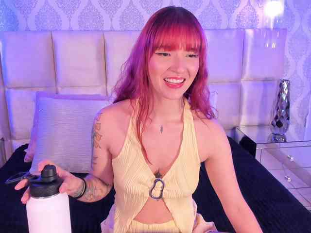 DaniiRed webcam