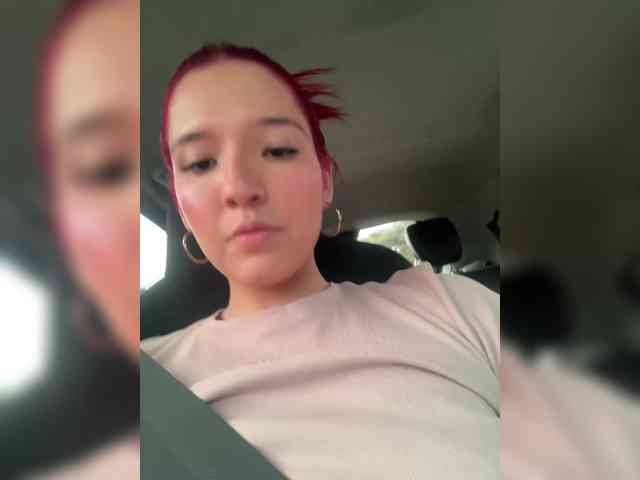 DaniiRed webcam