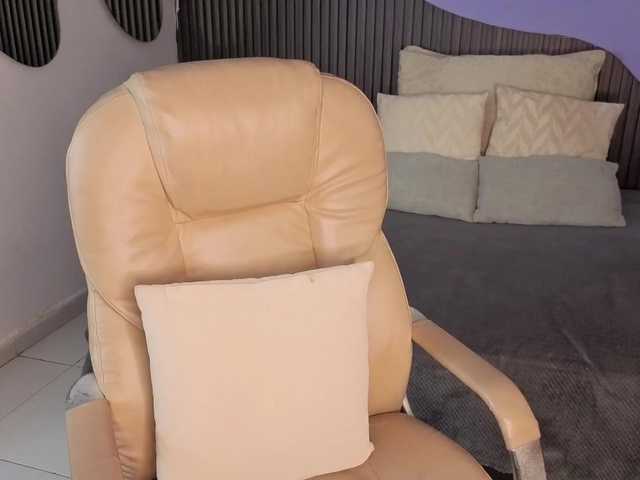 Nicolle-mariee's BongaCams show and profile