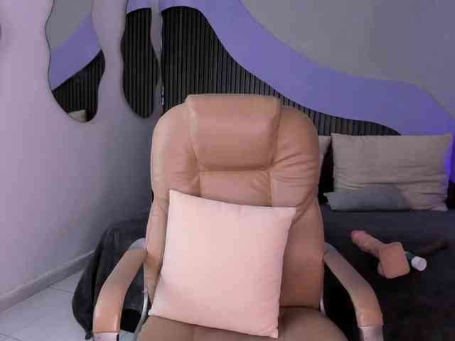 Nicolle-mariee Nicolle-mariee