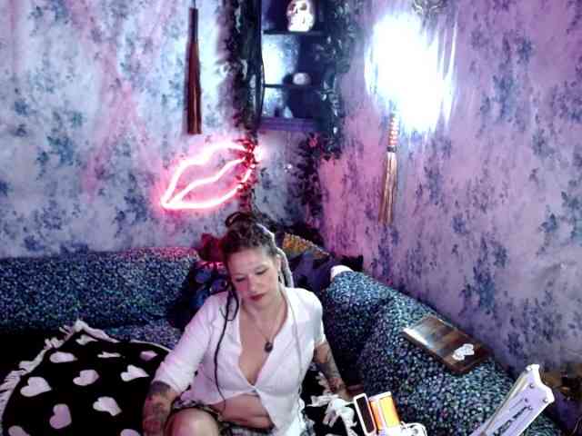 EnchantedLily webcam