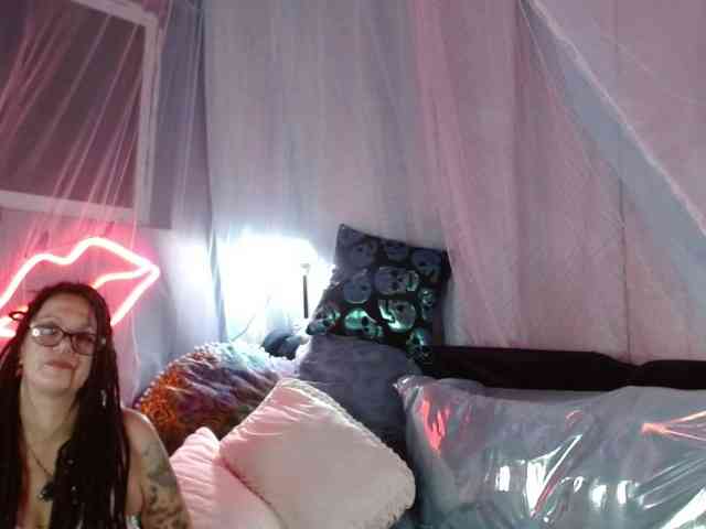 EnchantedLily webcam