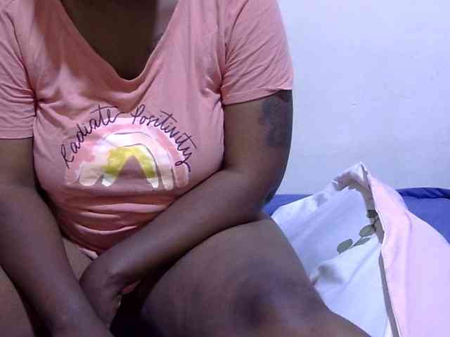 Cute-adiyaa webcam