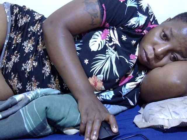 Cute-adiyaa webcam