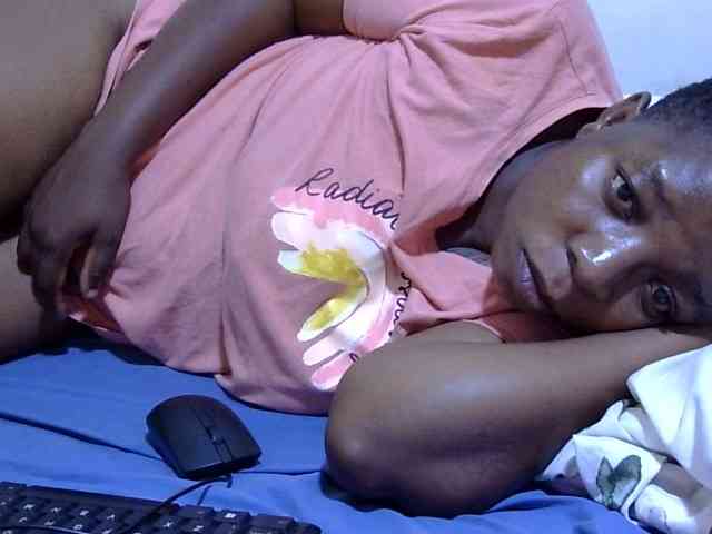 Cute-adiyaa webcam