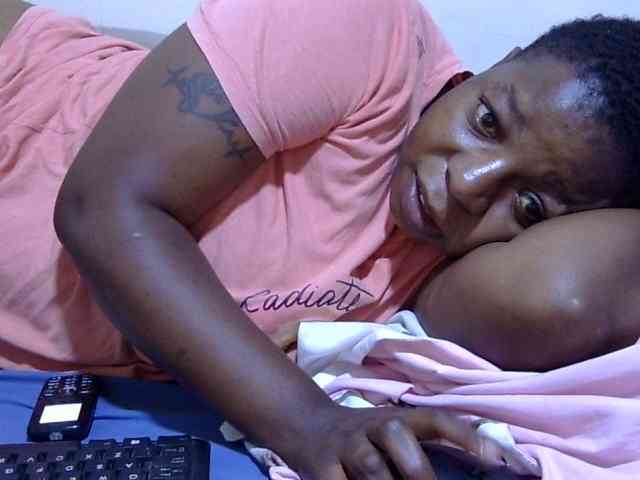 Cute-adiyaa webcam