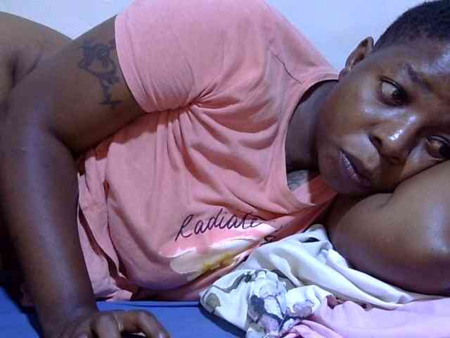 Cute-adiyaa webcam