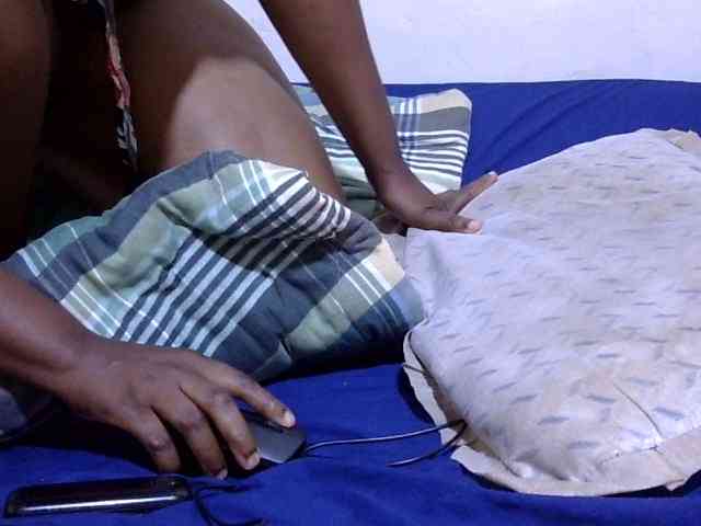 Cute-adiyaa webcam