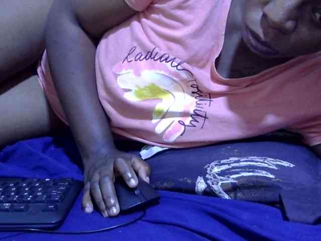 Cute-adiyaa webcam