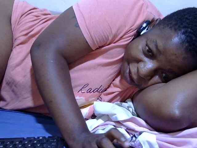 Cute-adiyaa webcam