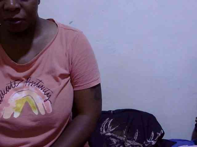 Cute-adiyaa webcam