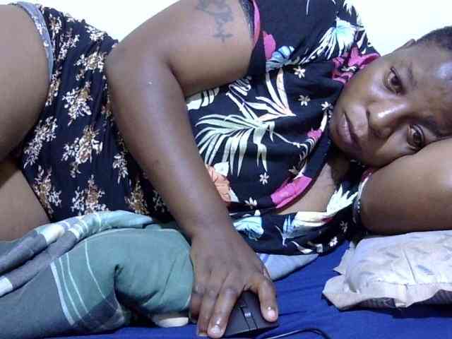 Cute-adiyaa webcam