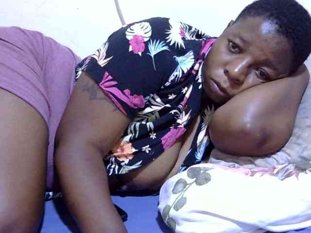 Cute-adiyaa webcam