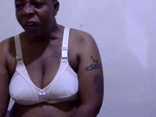 Cute-adiyaa webcam
