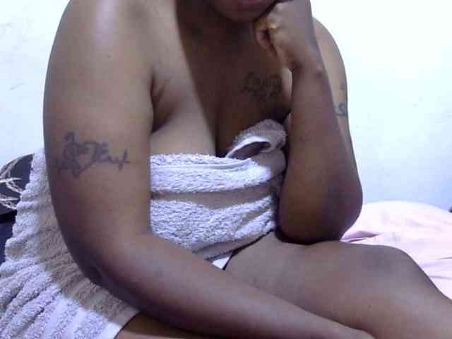 Cute-adiyaa webcam