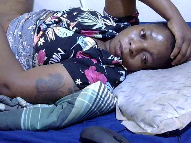 Cute-adiyaa webcam