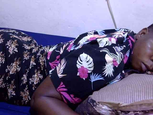 Cute-adiyaa webcam