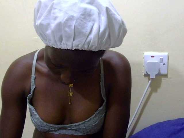 Slimkittey webcam bongacams model stream image