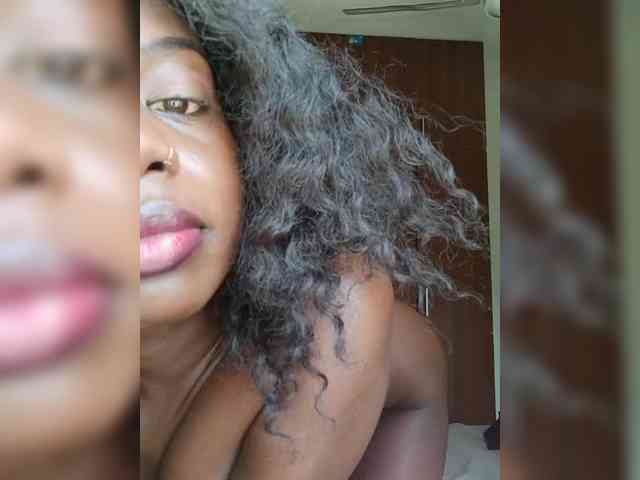 NaughtyCherie webcam