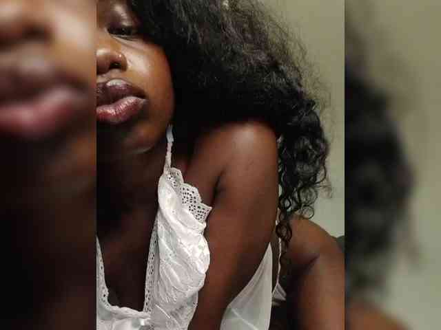 NaughtyCherie webcam