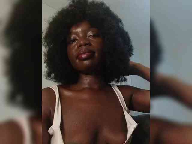 NaughtyCherie webcam