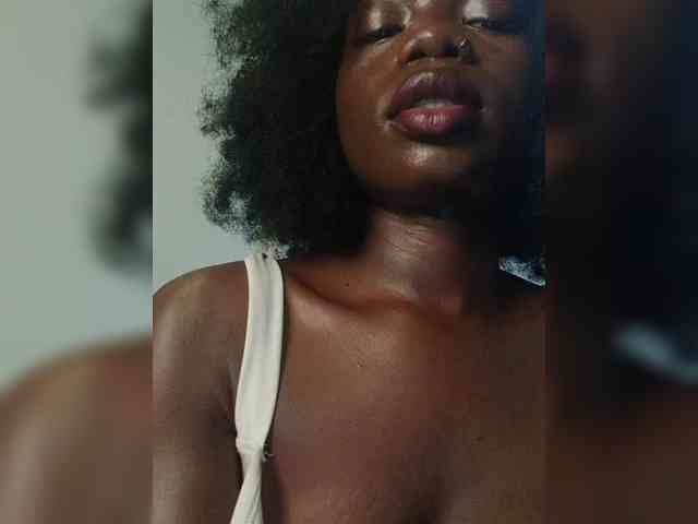 NaughtyCherie webcam