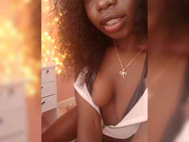 NaughtyCherie webcam