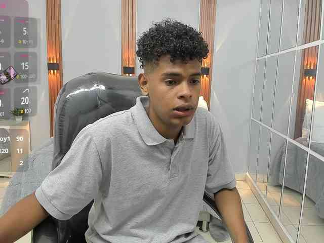 Boylittle19cmq Live Webcam on BongaCams