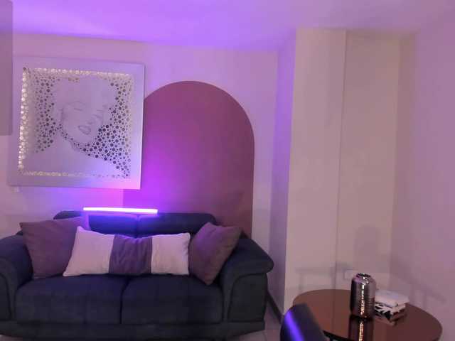 ElizabethBennet's BongaCams show and profile