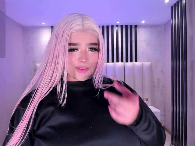 ElizabethBennet's BongaCams show and profile