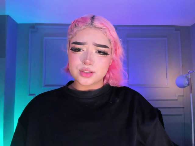 ElizabethBennet's BongaCams show and profile