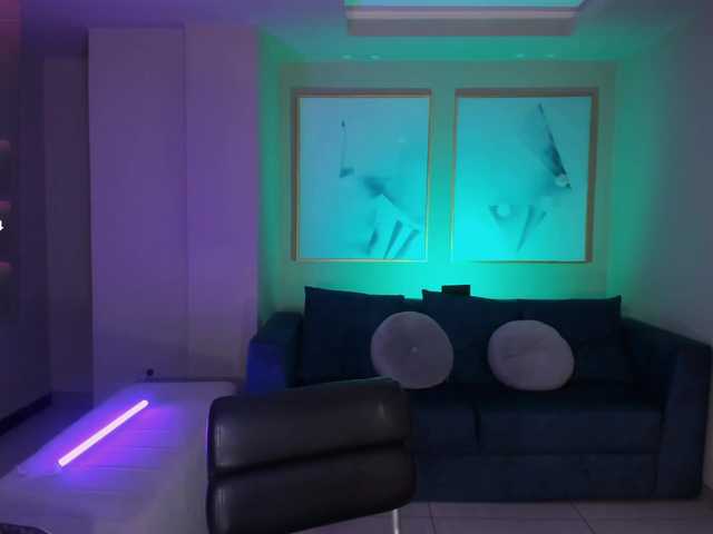 ElizabethBennet's BongaCams show and profile