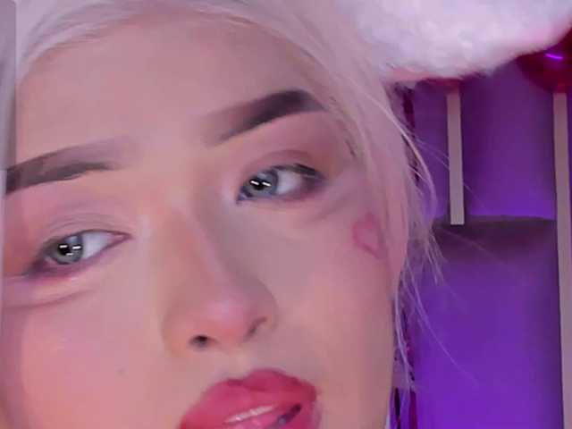 ElizabethBennet's BongaCams show and profile