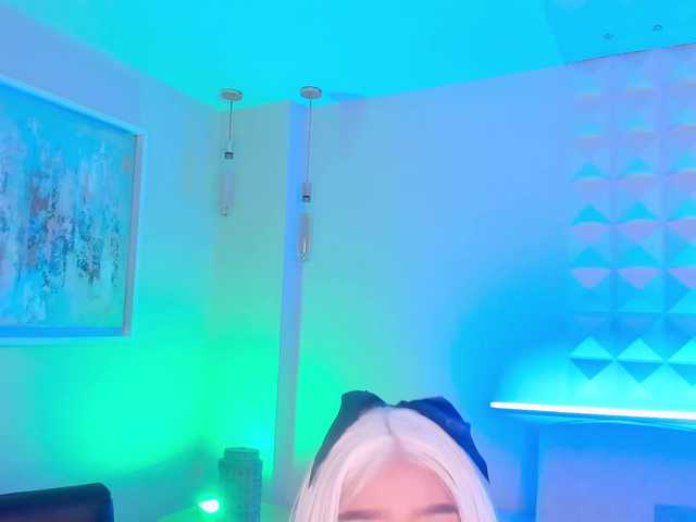 ElizabethBennet's BongaCams show and profile